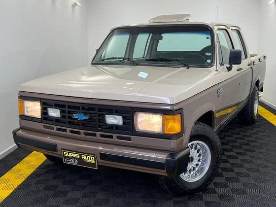 CHEVROLET D20 4.0 CUSTOM DE LUXE CD 8V DIESEL 4P MANUAL CHEVROLET D20 4.0 CUSTOM DE LUXE CD 8V DIESEL 4P MANUAL